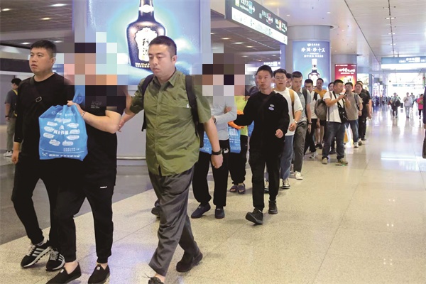 打击电信网络诈骗.jpg
