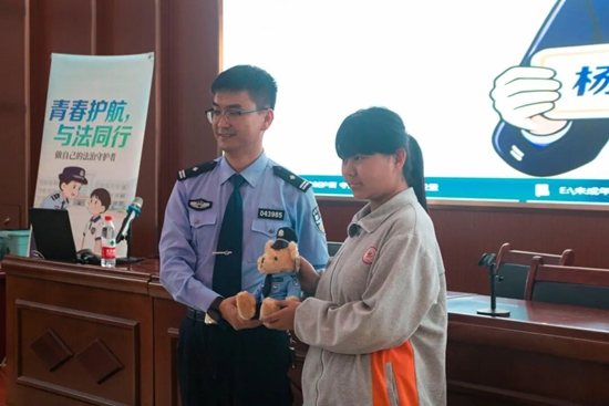 全市首个民警命名护苗工作室落户潞城三中8.jpg