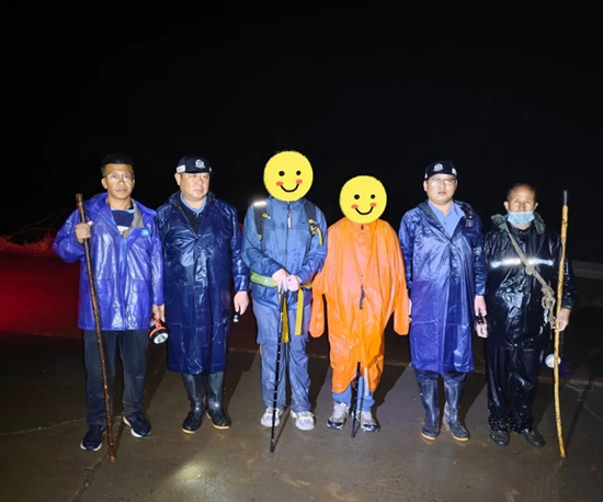 一场雨夜、深山、10小时的暖心逆行！00.jpg