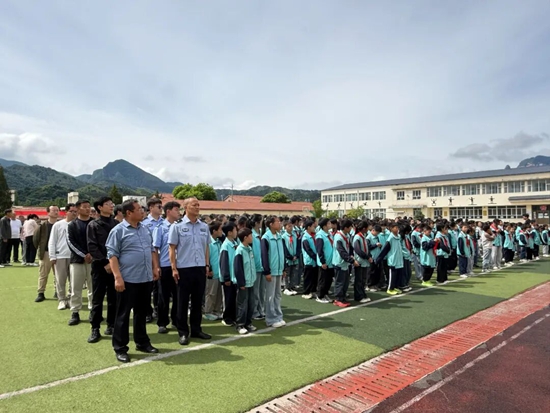 为青春拂去尘埃 让校园向阳而生2.jpg
