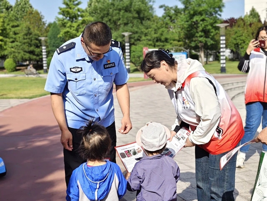 从AI换脸到炕头唠嗑，这场禁毒宣传“走新”更“走心”！6.jpg