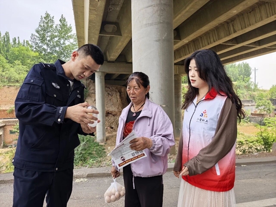 从AI换脸到炕头唠嗑，这场禁毒宣传“走新”更“走心”！10.jpg